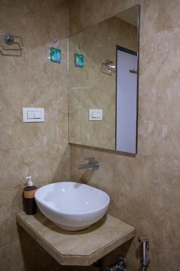 Отель Vijaya Hill View Residency Нави Мумбаи Экстерьер фото